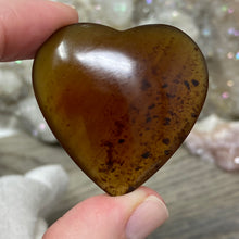 Bild in Galerie-Viewer laden, Amber Puffy Heart Palm Stone #13