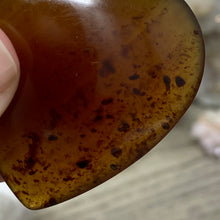 Bild in Galerie-Viewer laden, Amber Puffy Heart Palm Stone #13