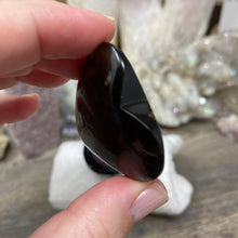 Bild in Galerie-Viewer laden, Amber Puffy Heart Palm Stone #14