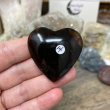 Bild in Galerie-Viewer laden, Amber Puffy Heart Palm Stone #14