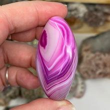 Chargez l'image dans la visionneuse de la galerie, Pink Banded Agate Palm Stone #02