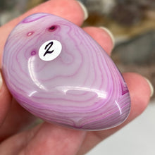 Chargez l'image dans la visionneuse de la galerie, Pink Banded Agate Palm Stone #02