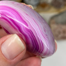 Chargez l'image dans la visionneuse de la galerie, Pink Banded Agate Palm Stone #02
