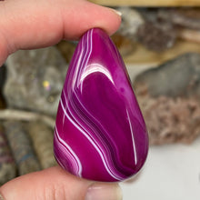 将图像加载到图库查看器中,Pink Banded Agate Palm Stone #04