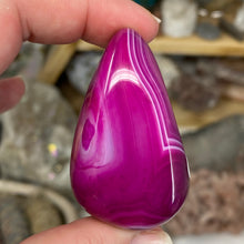 将图像加载到图库查看器中,Pink Banded Agate Palm Stone #04