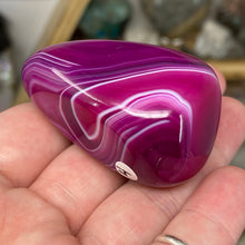将图像加载到图库查看器中,Pink Banded Agate Palm Stone #04