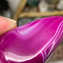 将图像加载到图库查看器中,Pink Banded Agate Palm Stone #04