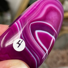 将图像加载到图库查看器中,Pink Banded Agate Palm Stone #04