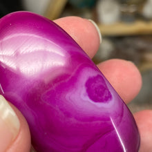 将图像加载到图库查看器中,Pink Banded Agate Palm Stone #04