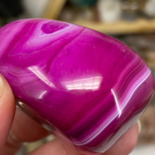 将图像加载到图库查看器中,Pink Banded Agate Palm Stone #04
