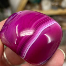 将图像加载到图库查看器中,Pink Banded Agate Palm Stone #04