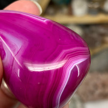 将图像加载到图库查看器中,Pink Banded Agate Palm Stone #04