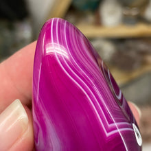 将图像加载到图库查看器中,Pink Banded Agate Palm Stone #04