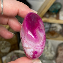 Chargez l'image dans la visionneuse de la galerie, Pink Banded Agate Palm Stone #05