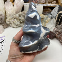 Bild in Galerie-Viewer laden, Orca Agate Stone Flame ~ 5.77" x 4.40" x 3.55"