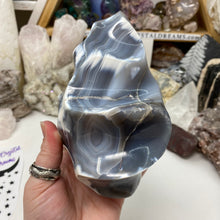 Bild in Galerie-Viewer laden, Orca Agate Stone Flame ~ 5.77" x 4.40" x 3.55"