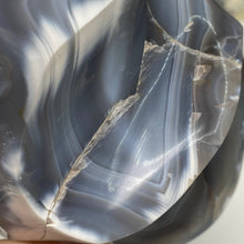 Bild in Galerie-Viewer laden, Orca Agate Stone Flame ~ 5.77" x 4.40" x 3.55"