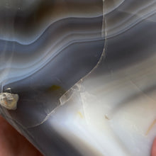 Bild in Galerie-Viewer laden, Orca Agate Stone Flame ~ 5.77" x 4.40" x 3.55"