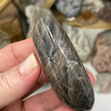 Cargar imagen en el visor de la galería, Black Moonstone Palm Stone #06
