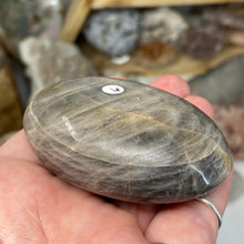 Cargar imagen en el visor de la galería, Black Moonstone Palm Stone #06