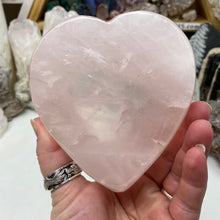 将图像加载到图库查看器中,Rose Quartz Heart Bowl #03