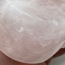 将图像加载到图库查看器中,Rose Quartz Heart Bowl #03