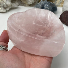 将图像加载到图库查看器中,Rose Quartz Heart Bowl #03