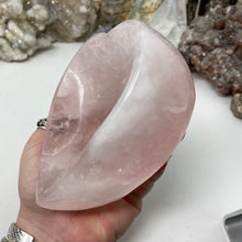 将图像加载到图库查看器中,Rose Quartz Heart Bowl #03