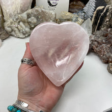 将图像加载到图库查看器中,Rose Quartz Heart Bowl #03