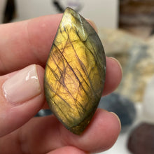 Load image into Gallery viewer, Labradorite Cabochon #03