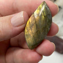Load image into Gallery viewer, Labradorite Cabochon #03