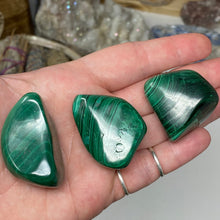 将图像加载到图库查看器中,Malachite X-Large Tumbles