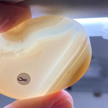 Bild in Galerie-Viewer laden, Agate Palm Stone #08