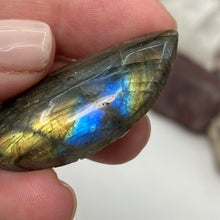 Load image into Gallery viewer, Labradorite Cabochon #17