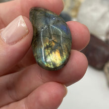 Load image into Gallery viewer, Labradorite Cabochon #17