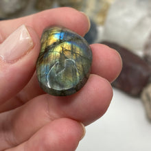 Load image into Gallery viewer, Labradorite Cabochon #17