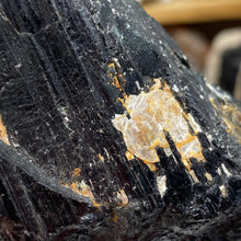 将图像加载到图库查看器中,Black Tourmaline with Muscovite Rough #20
