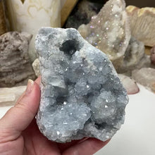 Video im Galerie-Viewer laden und abspielen, Celestite Rough Cluster #64