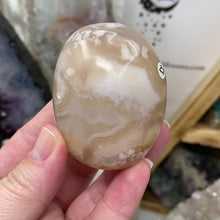 在图库查看器中加载和播放视频,Flower Agate Palm Stone #27