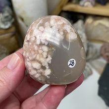 在图库查看器中加载和播放视频,Flower Agate Palm Stone #28
