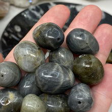 Load image into Gallery viewer, Labradorite 24x16mm Nugget A Grade Beads