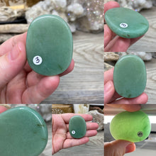 Carica l&#39;immagine nel visualizzatore di Gallery, Green Aventurine Smooth Palm Stones
