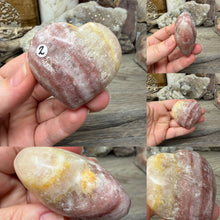 将图像加载到图库查看器中，Strawberry Calcite Hearts
