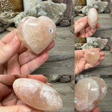 将图像加载到图库查看器中，Strawberry Calcite Hearts
