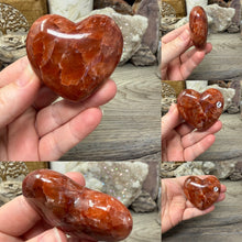 将图像加载到图库查看器中，Red Calcite Hearts
