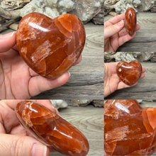将图像加载到图库查看器中，Red Calcite Hearts
