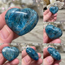 Bild in Galerie-Viewer laden, Blue Apatite Small Pocket Hearts
