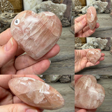 将图像加载到图库查看器中，Strawberry Calcite Hearts
