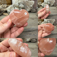 将图像加载到图库查看器中，Strawberry Calcite Hearts
