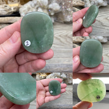 Carica l&#39;immagine nel visualizzatore di Gallery, Green Aventurine Smooth Palm Stones
